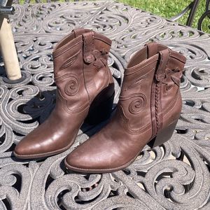 Carlos by Carlos Santana brown leather western boots, size 6M